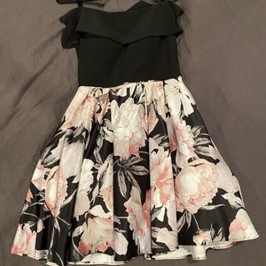 Size 8 Betsy & Adam Cocktail Dress Black Floral